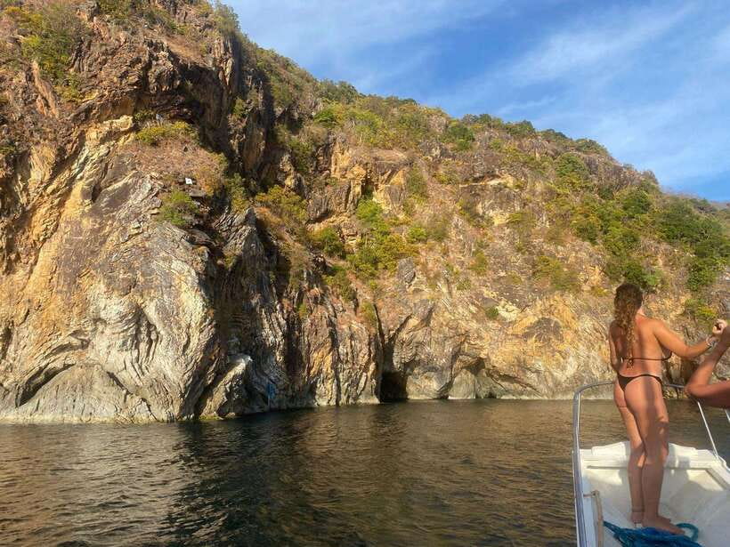 3DAYS AND 2NIGHTS SNORKEL ISLANDS HOPPING EXPEDITION - White beaches, island huts, and sunrise