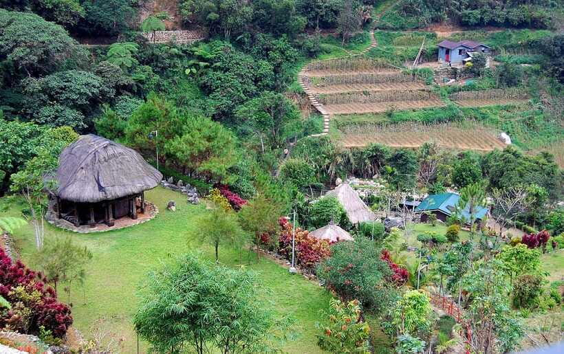 Baguio Whole Day Tour with Lunch (Private Tour) - Mines View Park: mountain scenery with souvenir stalls