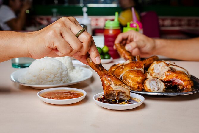 Binondo Bites Manila Food Tour with 15+ Tastings - The guide and the small-group format
