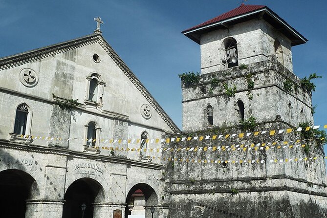Bohol Highlights Tour: Chocolate Hills, Tarsier Spotting and Loboc River Cruise - Looking for tarsiers near the riverbank