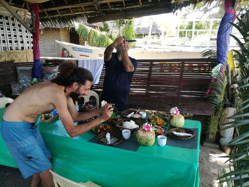 Bohol: Pamilacan Island Dolphin/Turtle Watching Tour & Lunch - Lunch with a Pamilacan family