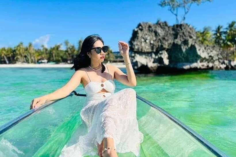Boracay: Crystal Kayak Photo-op Experience - How the guide improves the pictures