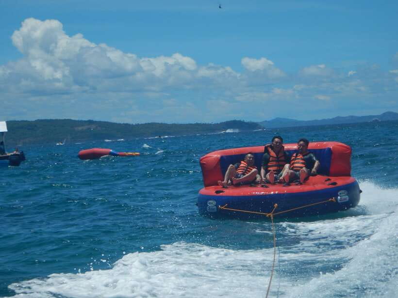 Boracay: Flying Donut Water Tubing Experience - Fifteen minutes of speed, spray, and sharp turns