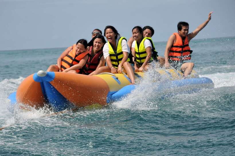 Boracay: Inflatable Banana or Dragon Boat Ride - Station 1 or Station 3: Pick the Meeting Point Carefully