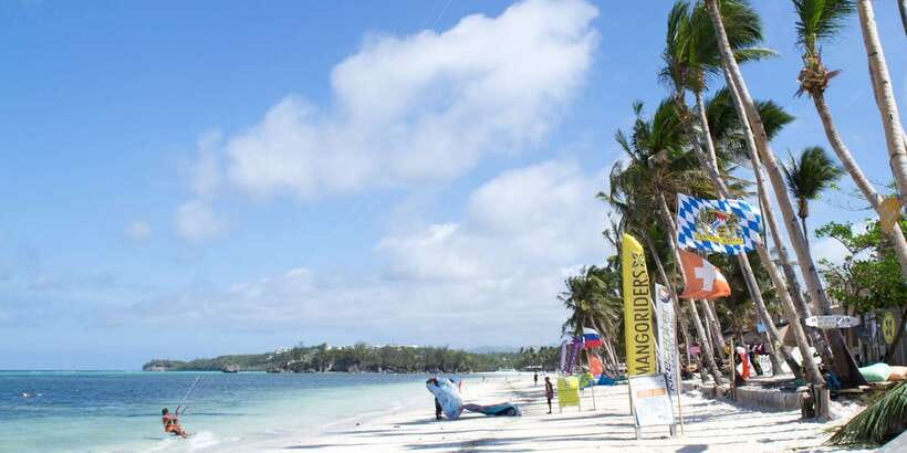 Boracay: Inflatable Banana or Dragon Boat Ride - What the 15 Minutes Feels Like