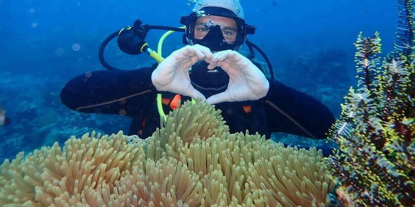Boracay: Introduction to Scuba Diving Experience - The short boat ride opens up the experience
