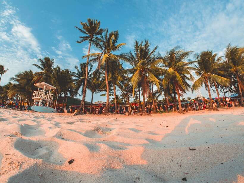 Boracay: Island and Beach-Hopping Boat Tour with Snorkeling - The guides are a major part of the experience