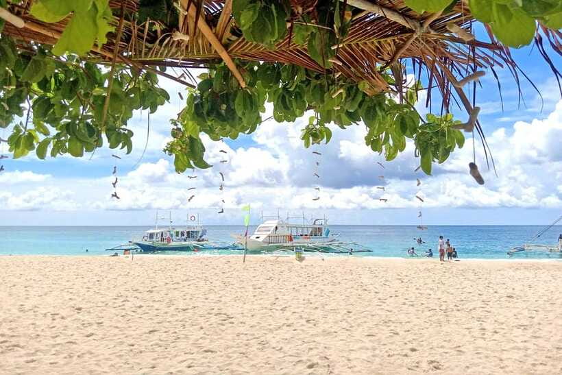 Boracay: Island Boat Tour with Crystal Cove Entry - Lunch at Tambisaan Beach