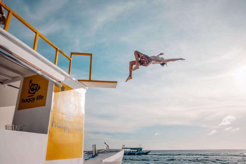 Boracay: Island Hopping & Cliff Jumping by Haqqy Life - The social side: games, photos, and meeting people