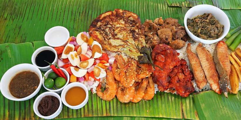 Boracay: Island Hopping Tour with Boodle Fight Lunch - Puka Beach as the weather-friendly option