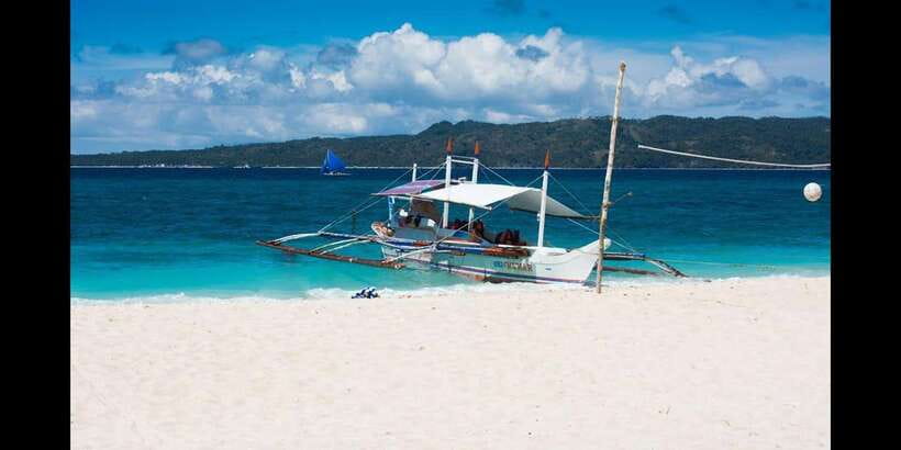 Boracay: Island Hopping Tour with Boodle Fight Lunch - The hot kawa bath finish