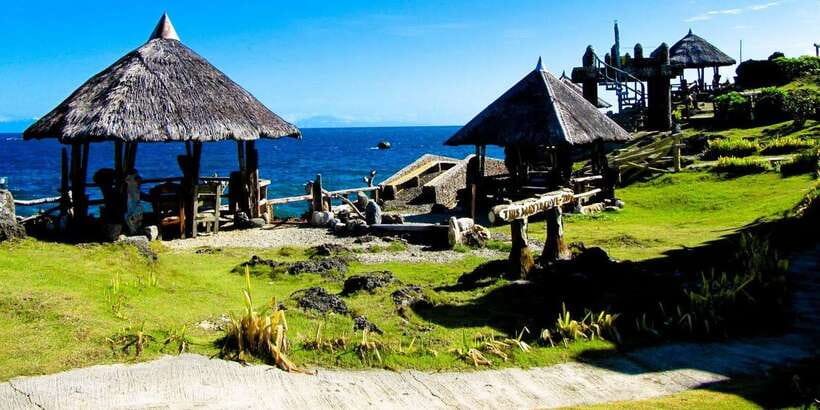 Boracay: Island Hopping Tour with Boodle Fight Lunch - What the $40 price includes, and what it does not
