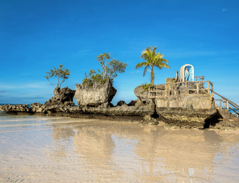 Boracay: Island Hopping with Lunch, Helmet Diving & ATV - Starting at Astoria Boracay and finding the boat