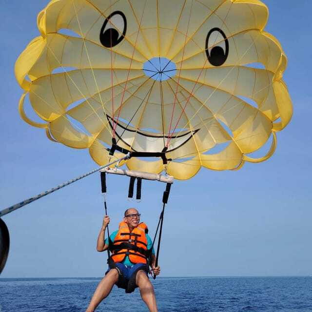 Boracay: Parasailing Adventure with Insta 360-Degree Camera - The parasailing flight and photo stop