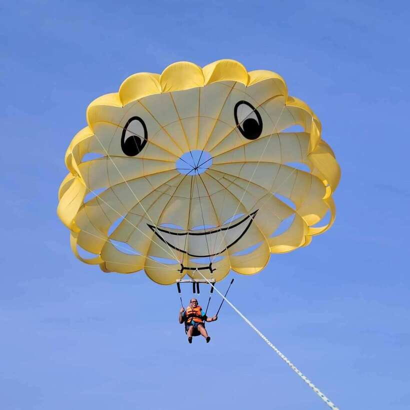 Boracay: Parasailing, Island Hopping, ATV Ride and Kawa Bath - A big day that starts in the sky