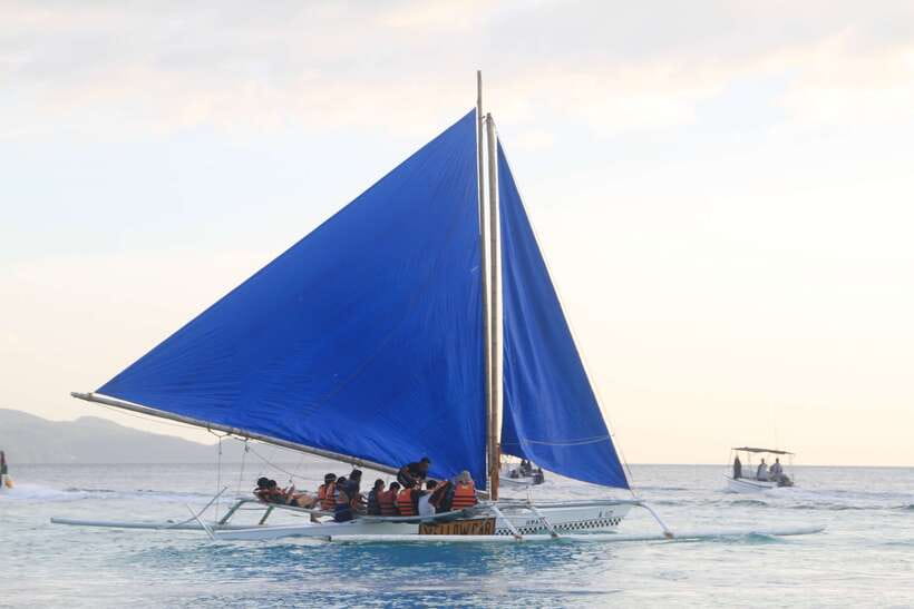 Boracay: Private Traditional Bamboo Boat Sailing Tour - A quiet hour on Boracay’s signature boat