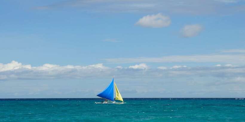 Boracay: Private Traditional Bamboo Boat Sailing Tour - What the hour feels like