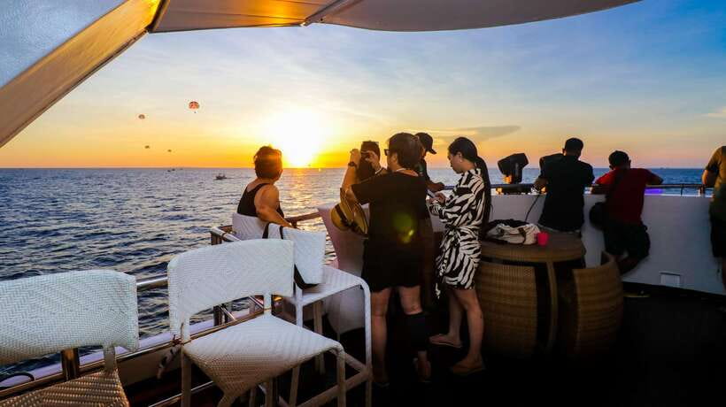 Boracay: Scenic Sunset Cruise with Live Music - Key points at a glance