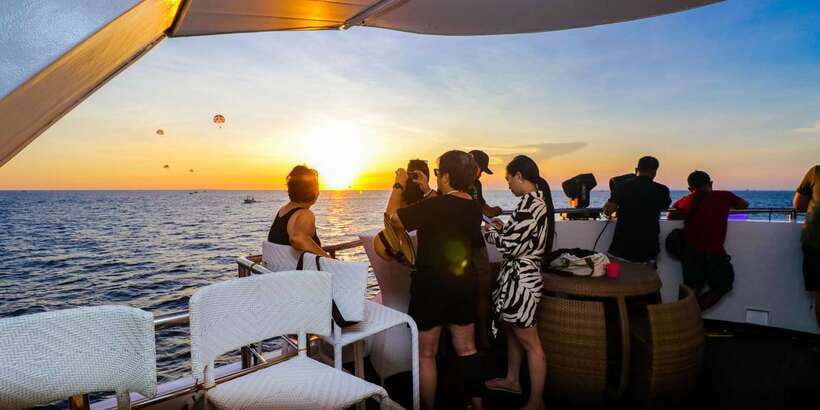 Boracay: Scenic Sunset Cruise with Live Music - Snorkeling before the sunset