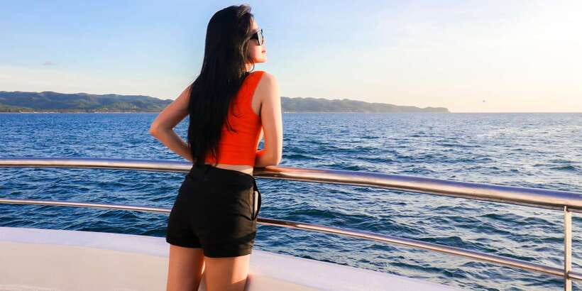 Boracay: Scenic Sunset Cruise with Live Music - What the $40 price really buys