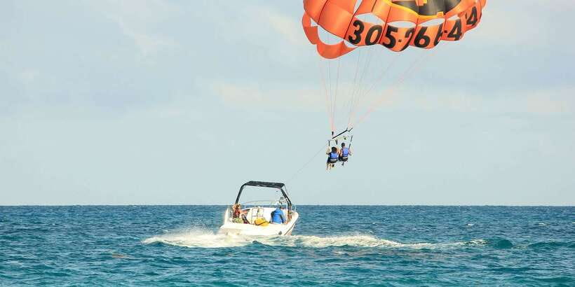 Boracay: Solo or Tandem Parasailing Experience - Picking the right time and conditions