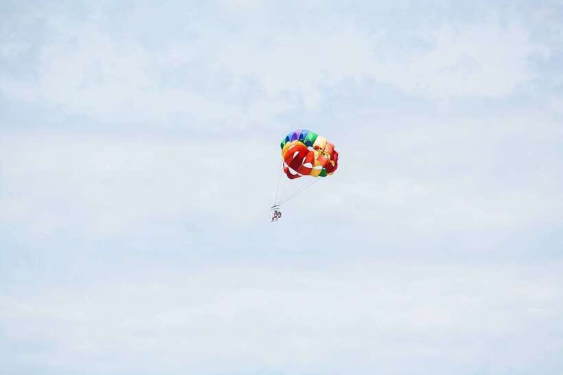 Boracay: Solo or Tandem Parasailing Experience - The speedboat ride to the floating station
