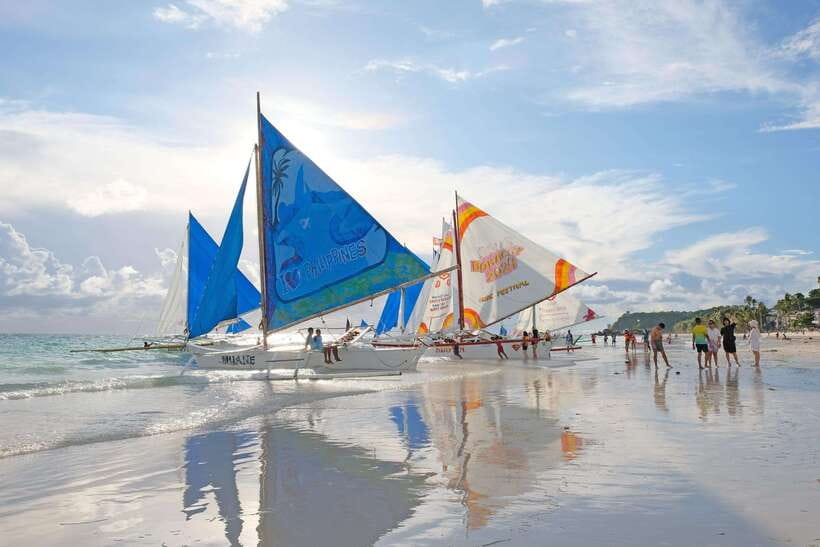 Boracay: Sunset Paraw Sailing Trip - A short sail on a traditional Philippine paraw