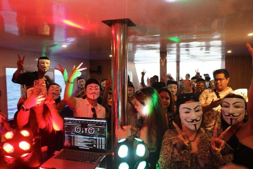 Boracay: Ultimate Party Cruise aboard the Andy World Yacht - A two-hour sunset route along Boracay’s coast