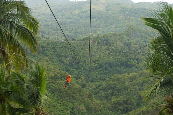 Canyoneering Experience in Kawasan Falls with Lunch - Guides Who Keep the Adventure Moving