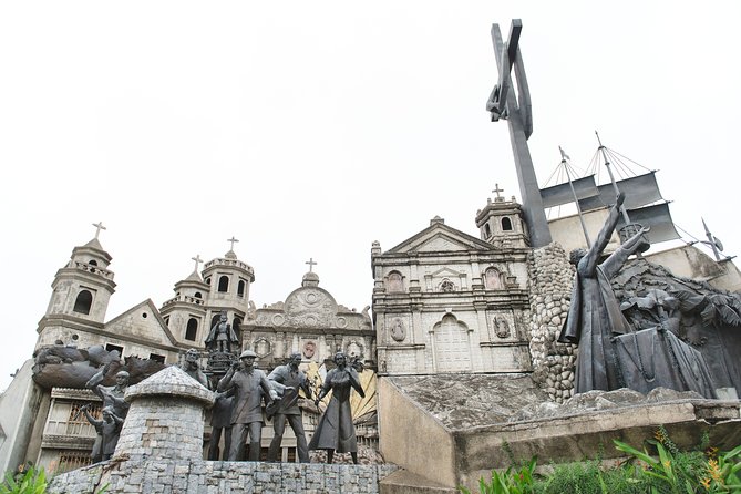 Cebu City Tour - Entering the Santo Niño Basilica