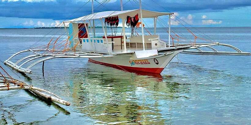 Cebu Island Hopping with Lunch - Guides and crew make a real difference