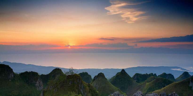 Cebu: Osmeña Peak and Kawasan Falls Canyoneering Day Trip - Three hours inside the Kawasan Falls canyon