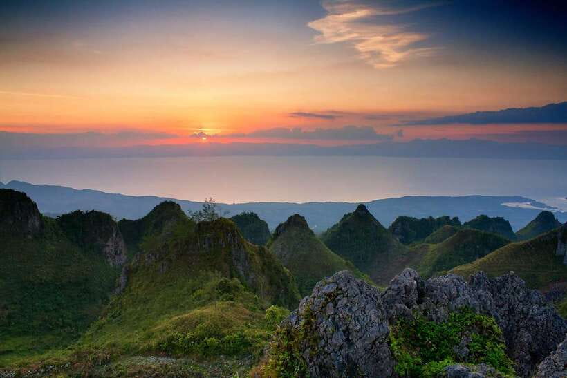 Cebu: Osmeña Peak and Kawasan Falls Canyoneering Day Trip - Reaching the Crown of Cebu at Osmeña Peak