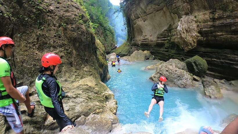 Cebu: Pescador Island, Sardines run and Kawasan Canyoneering - Badian turns the day into a physical challenge