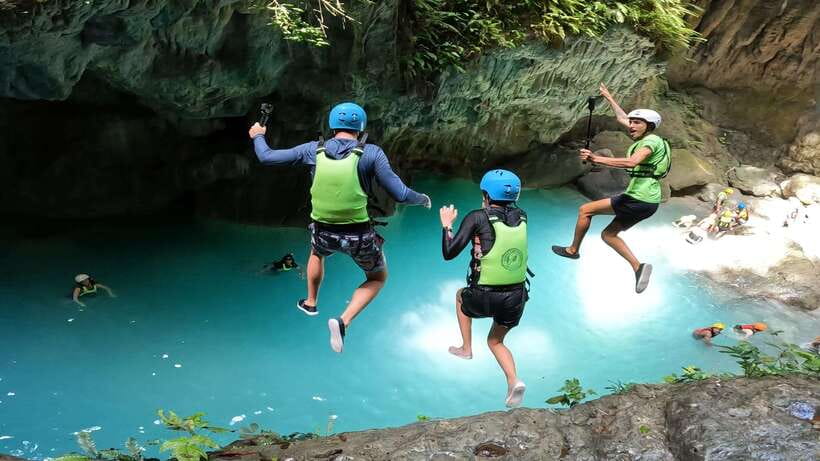 Cebu: Pescador Island, Sardines run and Kawasan Canyoneering - What the boat trip feels like in practice