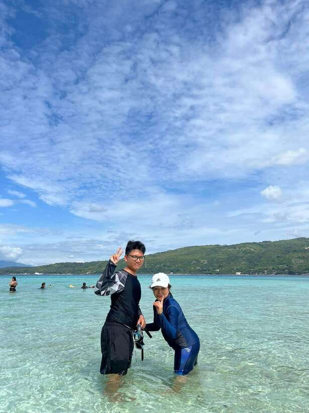 Cebu: Whaleshark Encounter, Sumilon Sandbar & Tumalog Falls - The Oslob whale shark encounter