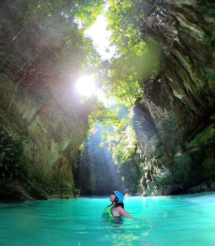 Cebu: Whaleshark Swimming & Kawasan falls Canyoneering Tour - The beachside Filipino lunch and changing facilities