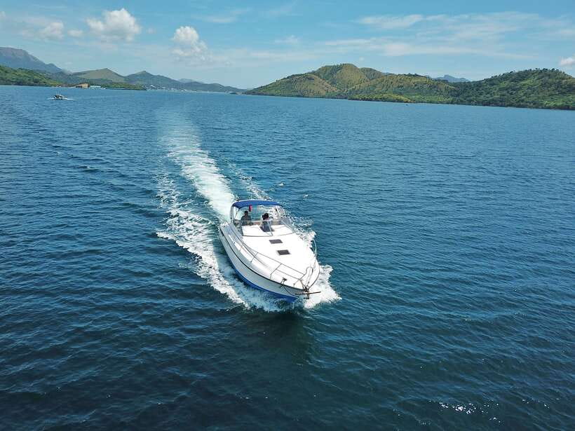 Coron: Private Island-Hopping Tour on a Yacht or Speedboat - Twin Lagoon among the limestone cliffs