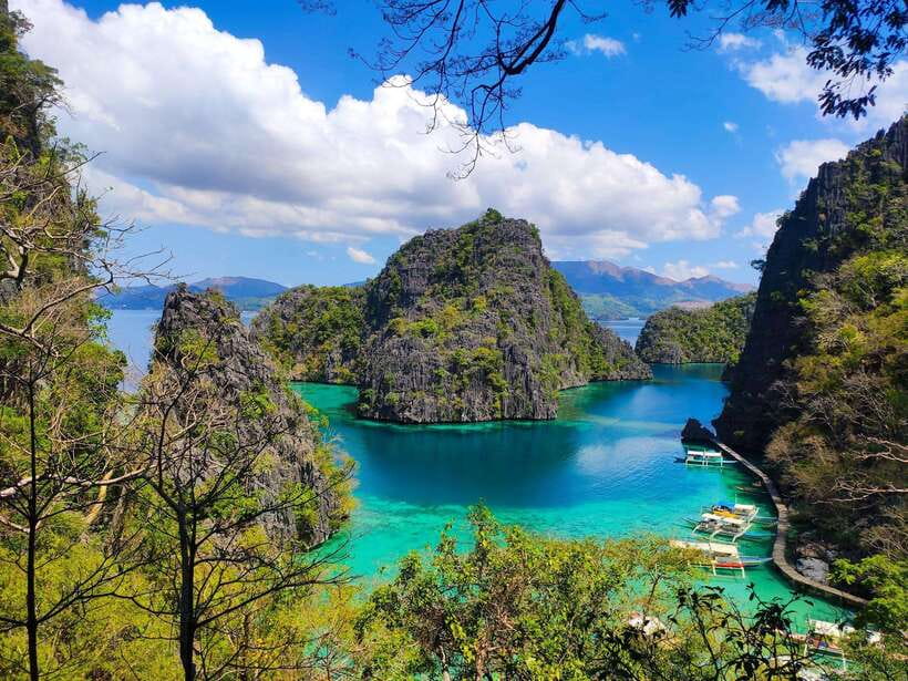 Coron: Super Ultimate Island-Hopping with Lunch & Transfers - Barracuda Lake and its unusual water layers