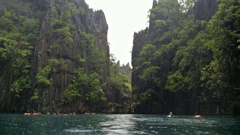 Coron Tour A: Kayangan Lake & Quin Reef Tour with Lunch - Guides, crew, and how the day runs