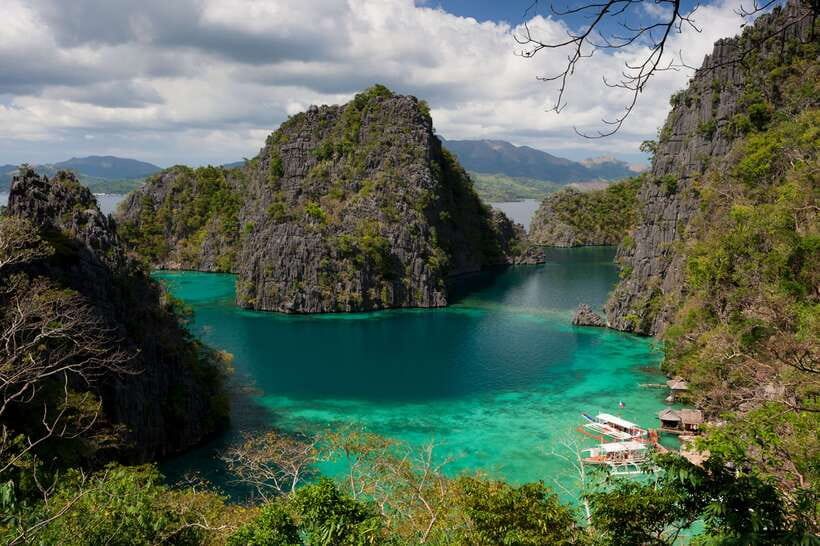 Coron Tour A: Kayangan Lake & Quin Reef Tour with Lunch - The climb and clear water of Kayangan Lake