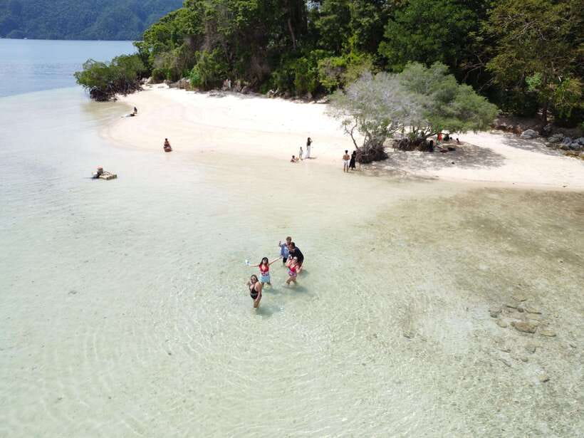 CORON TOUR - PRIVATE BOAT RENTAL with LUNCH (7 Destinations) - Banul Beach is the natural lunch break