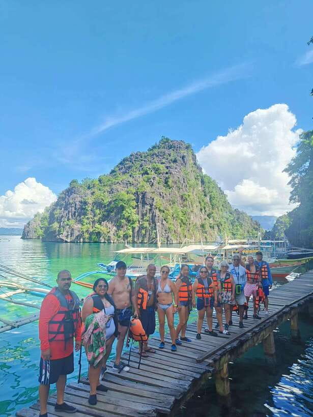 CORON TOUR - PRIVATE BOAT RENTAL with LUNCH (7 Destinations) - Kayangan Lake begins the day with the famous view