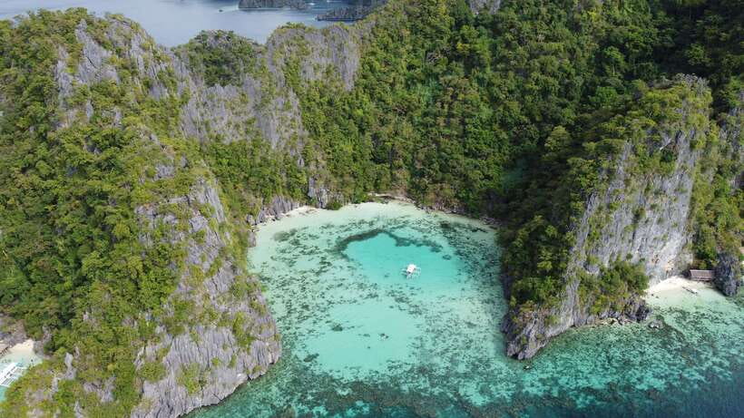 Coron Ultimate Tour: 7 Destinations with Lunch & Transfers - Timing, crowds, and the shared-boat tradeoff