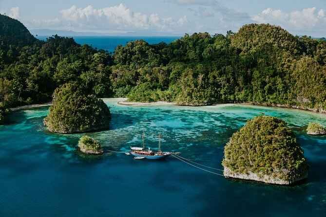 Coron Ultimate Tour - Full Day Group Tour w/ Lunch - The Barracuda Lake and extra-charge question