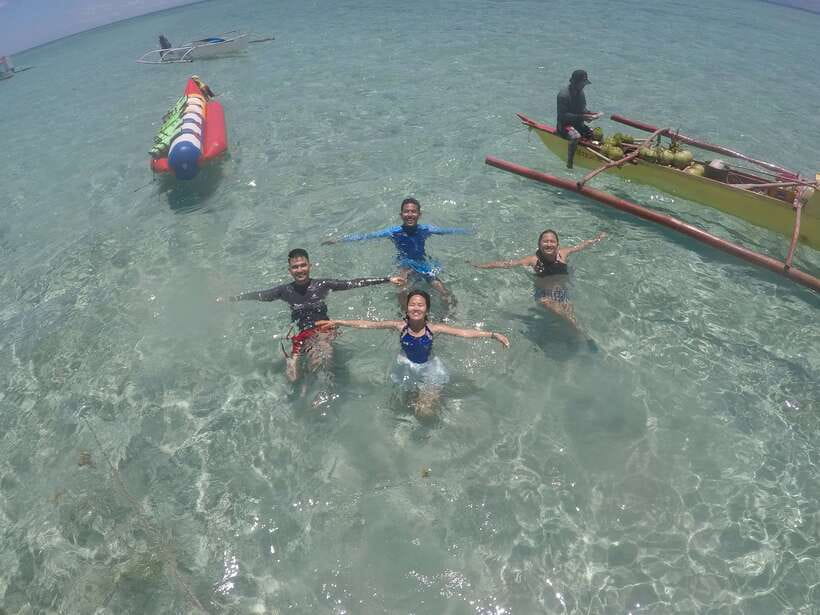 Dumaguete: Dolphin Watching & Manjuyod Sandbar Private Tour - Swimming and snorkeling in clear water