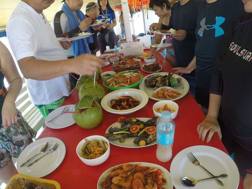 Dumaguete: Dolphin Watching & Manjuyod Sandbar Private Tour - What the private price really buys