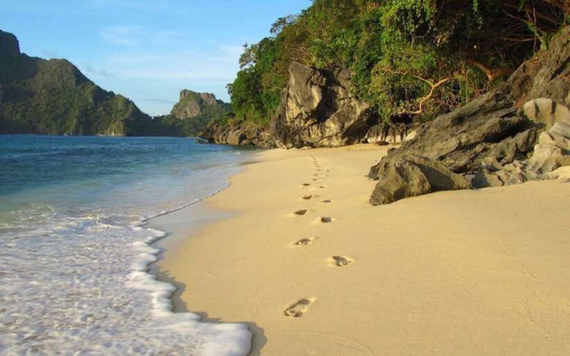 El Nido: Hidden Beaches and Lagoons Boat Hopping Tour D - Small Lagoon: the day’s visual highlight