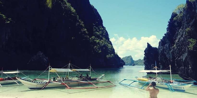 El Nido: Hidden Beaches and Lagoons Boat Hopping Tour D - Paradise Beach, shallow water, and easy swimming