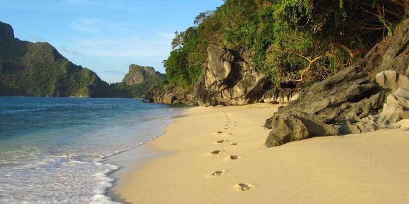 El Nido: Hidden Beaches and Lagoons Boat Hopping Tour D - Bukal Island and the final beach stop